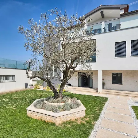 Apartman La *