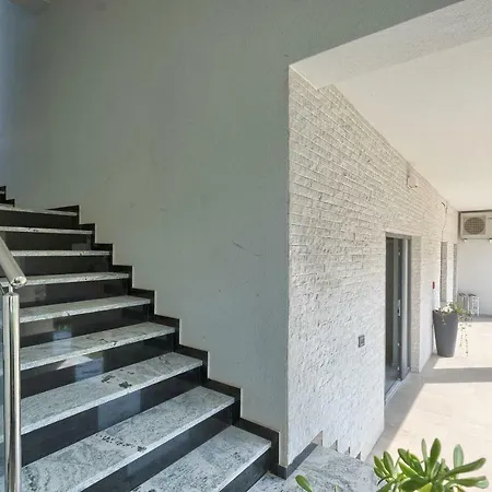 Apartman La *